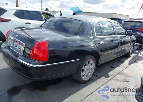 2011 Lincoln Town Car Executive L z USA, uszkodzony, nr VIN 2LNBL8EV5BX759049